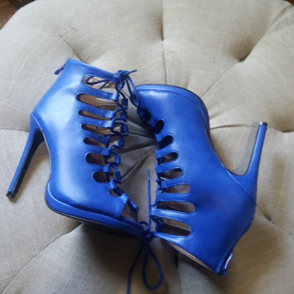 Shoes - Picture 4 of 4